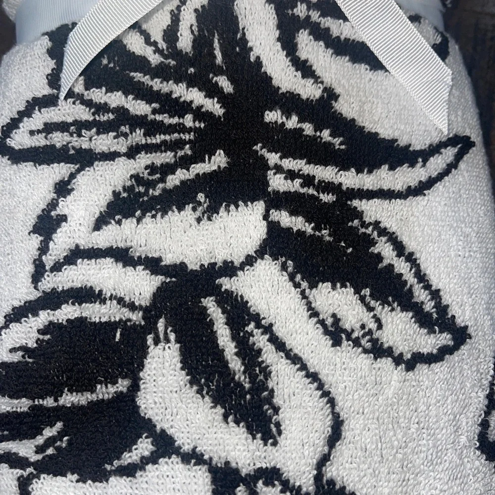 Peri Home Super Soft COTTON 2 Pck Hand TOWELs 18x28” White Black OEKO-TEX NWT